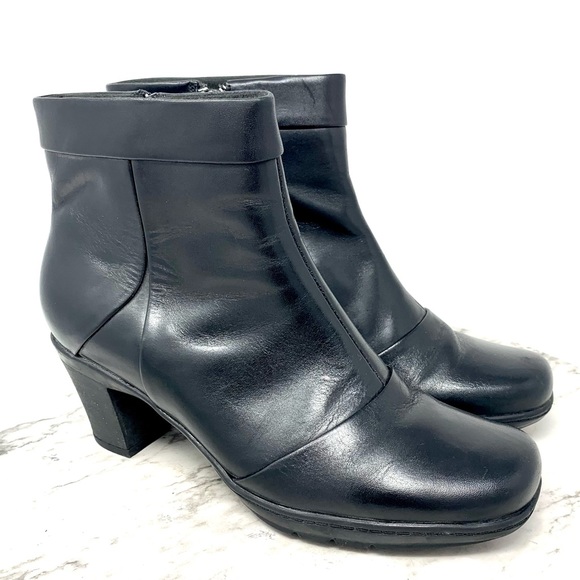 Clarks Black Leather Comfort Ankle Booties 7 Lagenlook Fall Winter Classic Chic - Picture 12 of 12